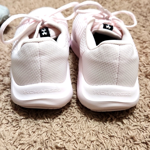 Women's Under Armour Shoes (Size-8 and 1/2) - Picture 5 of 13